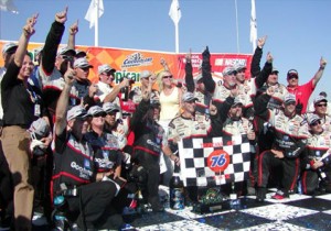 Kevin Harvick and Crew in Winners' Circle 